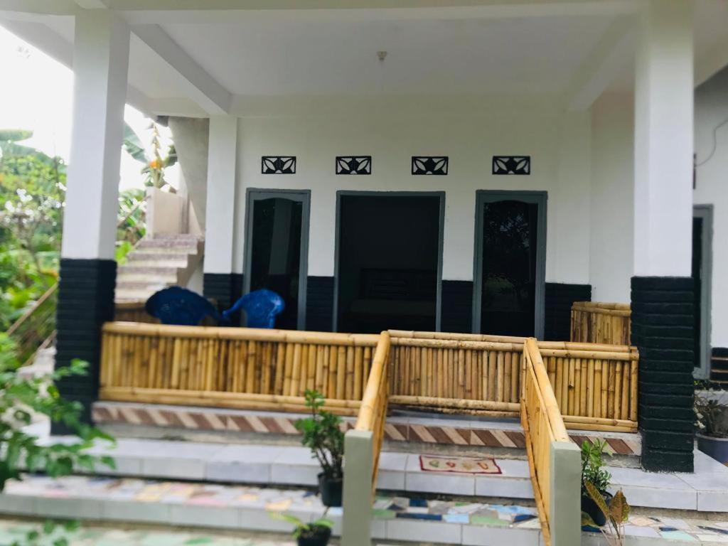 Tiara Homestay Plambi Exterior photo