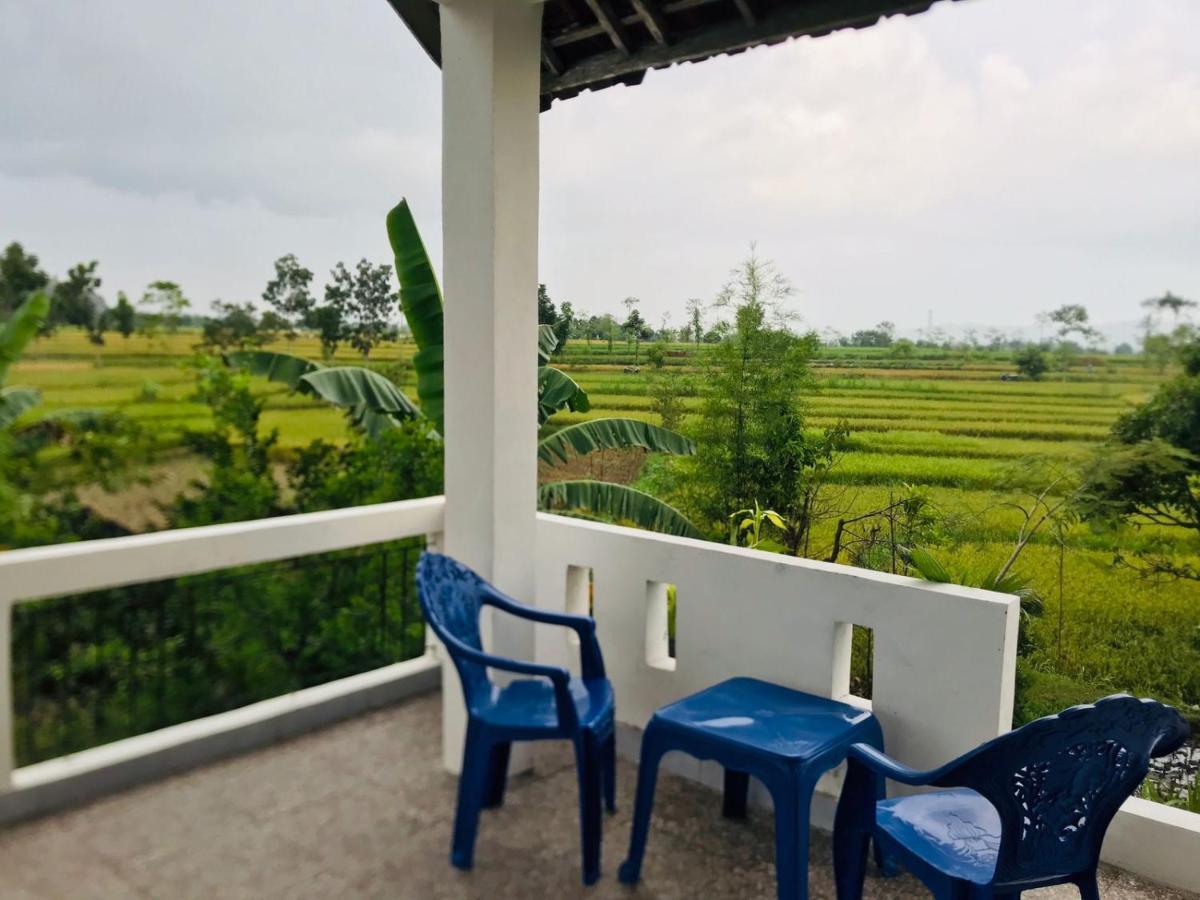 Tiara Homestay Plambi Exterior photo