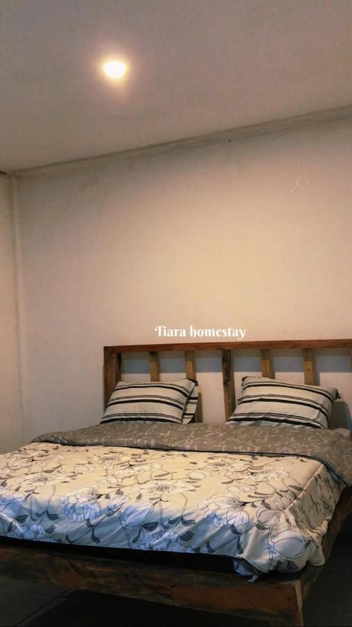 Tiara Homestay Plambi Exterior photo